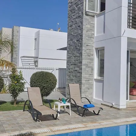Villa Pearl 17 *